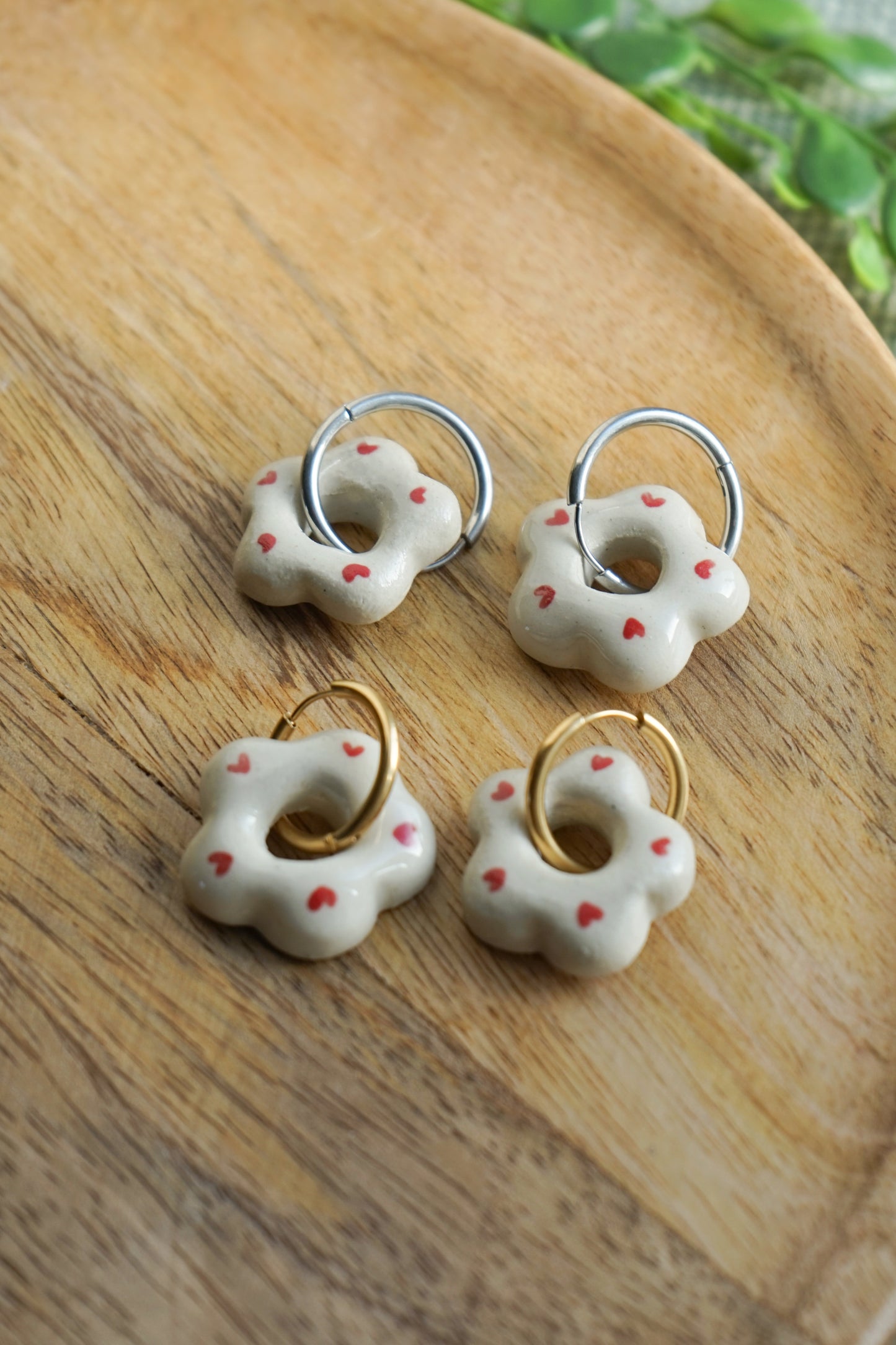 Boucles d’oreilles en céramique - fleur à motif