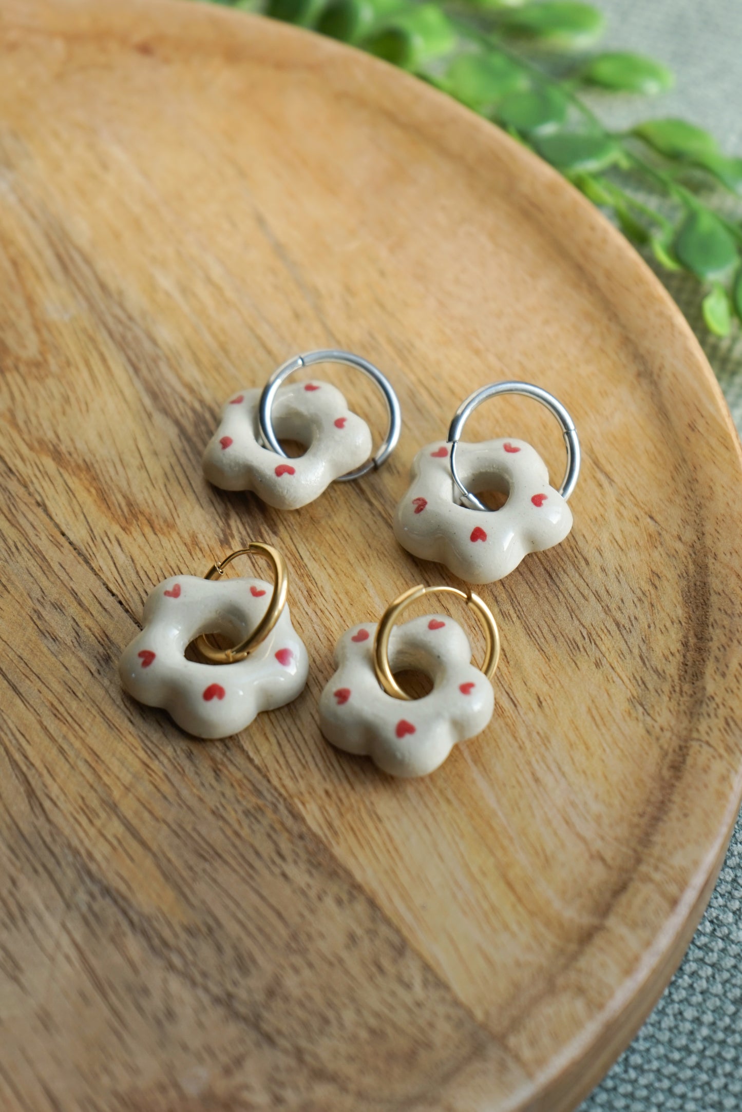 Boucles d’oreilles en céramique - fleur à motif