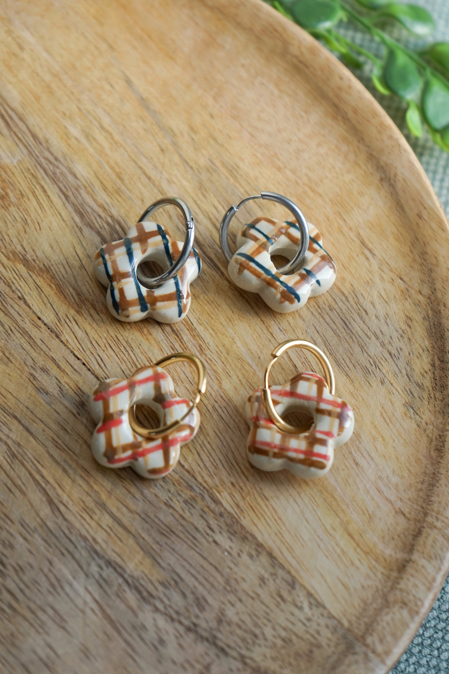 Boucles d’oreilles en céramique - fleur à motif