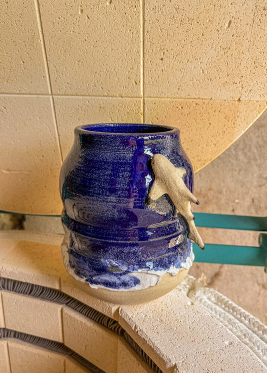 Grand vase – Requin pointes noires