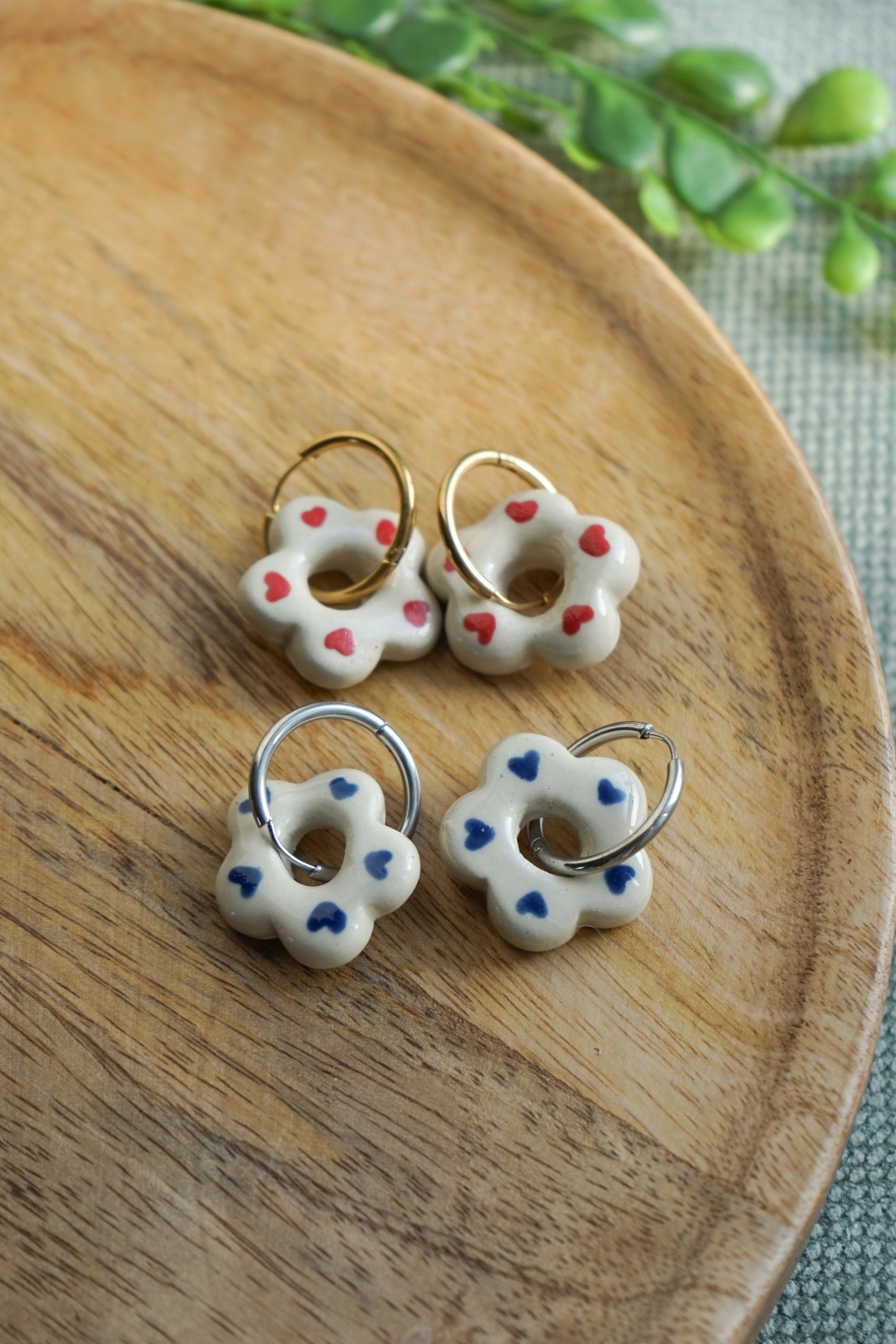 Boucles d’oreilles en céramique - fleur à motif