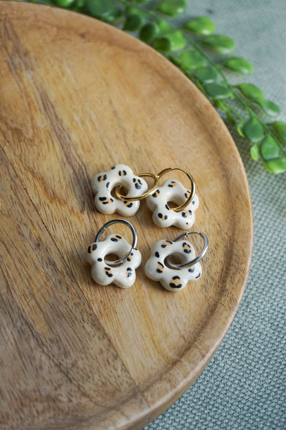 Boucles d’oreilles en céramique - fleur à motif