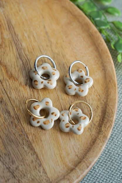 Boucles d’oreilles en céramique - fleur à motif