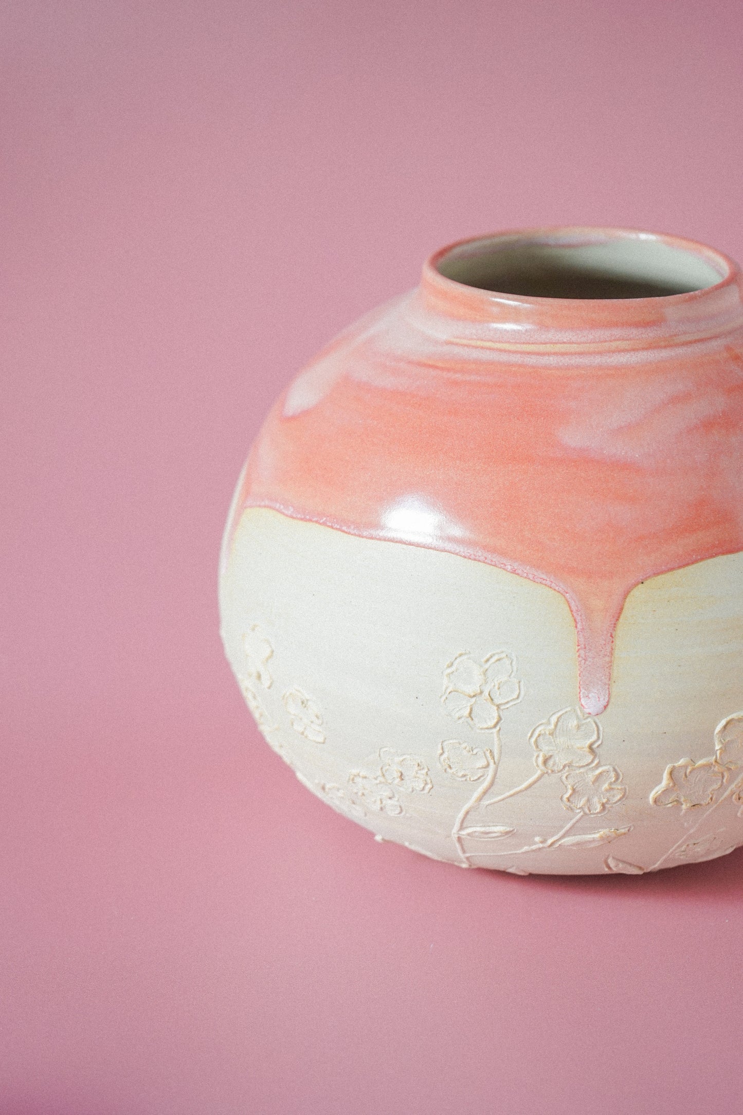 Vase artisanal fleurie