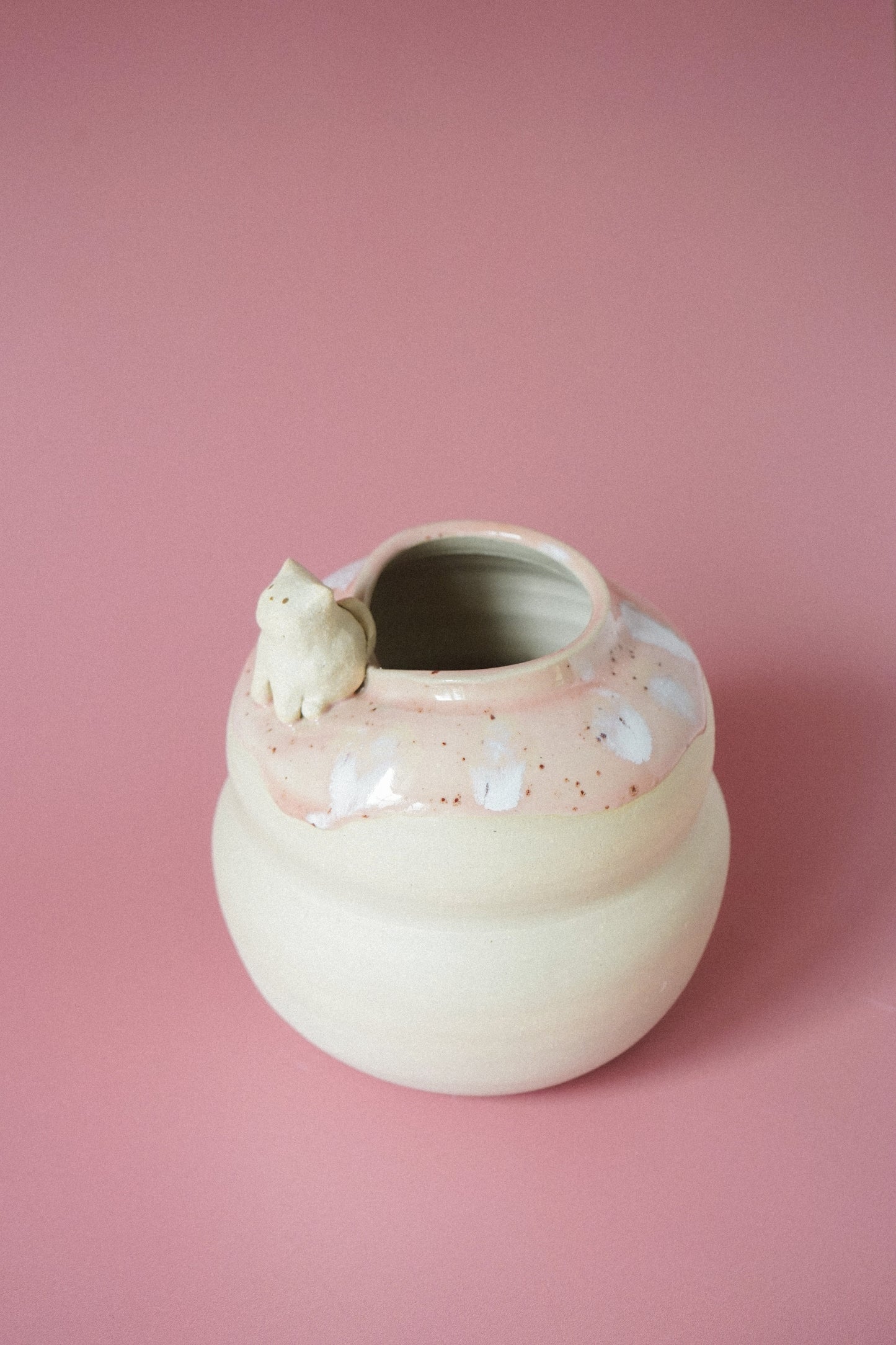 Vase artisanal en grès – chat modelé n°1