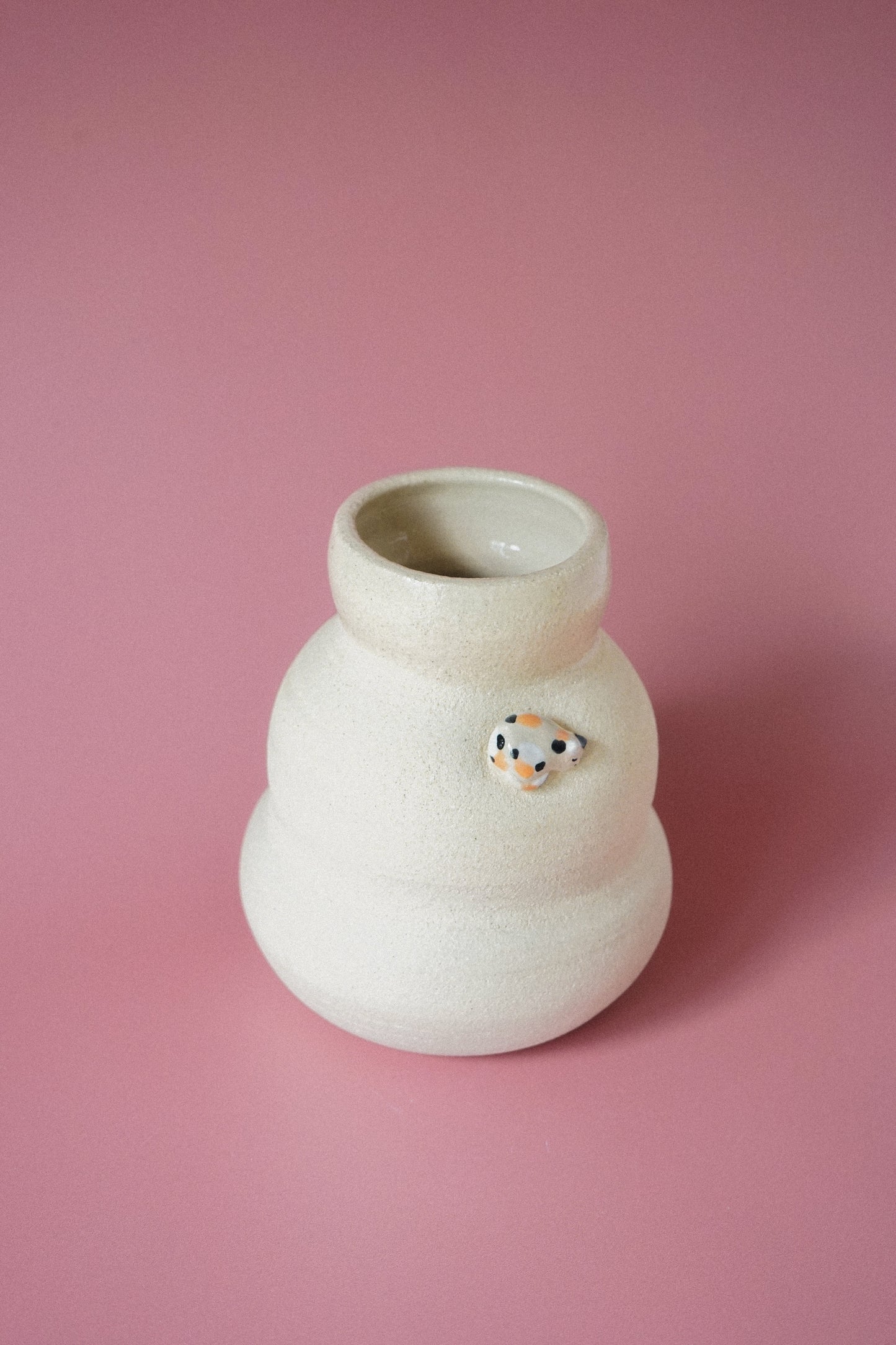 Vase artisanal en grès chamotté - chat modelé n°2