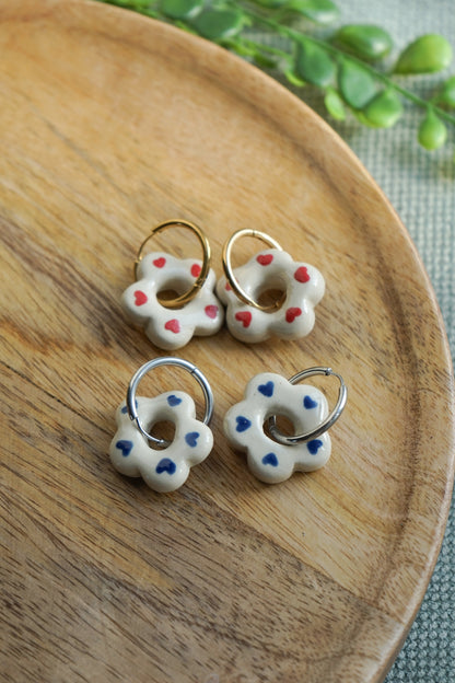 Boucles d’oreilles en céramique - fleur à motif